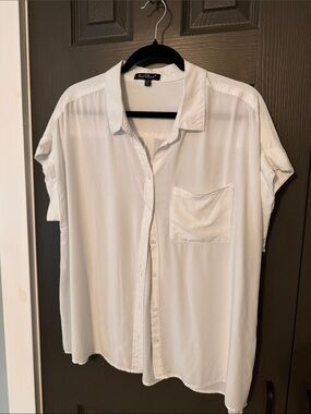 Velvet Heart White Short Sleeve Button-Down Shirt